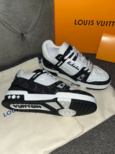 Load image into Gallery viewer, Black & White Trainers