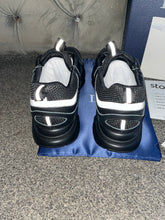 Load image into Gallery viewer, Black Runner Trainers