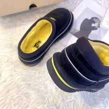 Load image into Gallery viewer, Closed Slippers