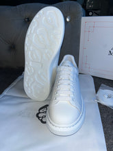 Load image into Gallery viewer, All White Queens