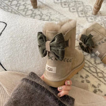 Load image into Gallery viewer, Bow Boots