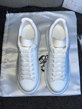 Load image into Gallery viewer, All White Queens