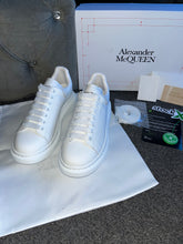 Load image into Gallery viewer, All White Queens