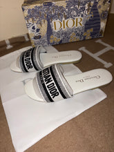 Load image into Gallery viewer, Diora Paris Sandals