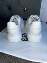 Load image into Gallery viewer, All White Queens