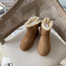 Load image into Gallery viewer, Bow Boots