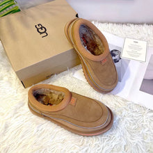 Load image into Gallery viewer, Closed Slippers