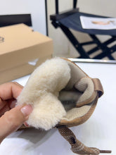Load image into Gallery viewer, Ugg Trainers