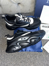 Load image into Gallery viewer, Black Runner Trainers