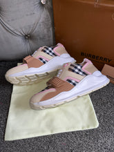 Load image into Gallery viewer, Pink Burb Trainers