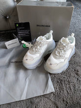 Load image into Gallery viewer, Triple Trainers - White