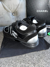 Load image into Gallery viewer, Black & Silver Runner Trainers