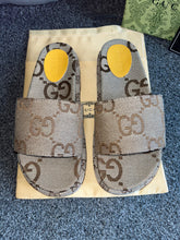 Load image into Gallery viewer, Light Brown Thick G Sliders