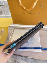 Load image into Gallery viewer, Brown Leather Clutch Bag