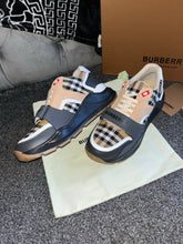 Load image into Gallery viewer, Black Burb Trainers