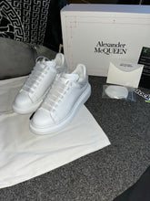 Load image into Gallery viewer, White Diamond Queens