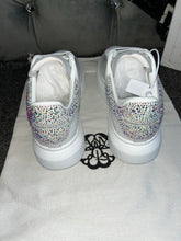 Load image into Gallery viewer, White Diamond Queens