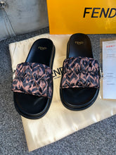 Load image into Gallery viewer, Brown Ruffled Sliders