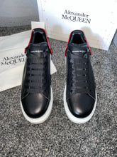 Load image into Gallery viewer, Black Elastic Queens