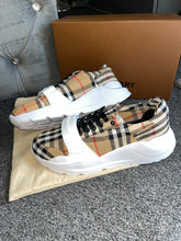 Load image into Gallery viewer, White Burb Trainers