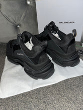 Load image into Gallery viewer, Triple Trainers - All Black