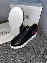 Load image into Gallery viewer, Black Elastic Queens