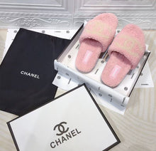 Load image into Gallery viewer, Fluffy C Slippers