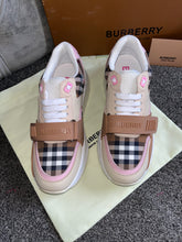 Load image into Gallery viewer, Pink Burb Trainers