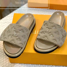 Load image into Gallery viewer, Elastic Suede Pillow Sliders