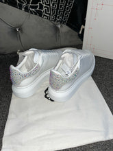 Load image into Gallery viewer, White Diamond Queens