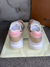 Load image into Gallery viewer, Pink Burb Trainers