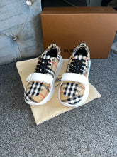 Load image into Gallery viewer, White Burb Trainers