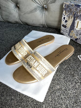 Load image into Gallery viewer, Gold Diamond Paris Sandals