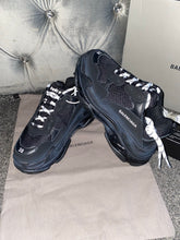 Load image into Gallery viewer, Triple Trainers - All Black