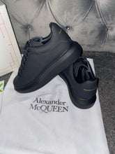 Load image into Gallery viewer, Matt Black Queens