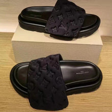 Load image into Gallery viewer, Elastic Suede Pillow Sliders