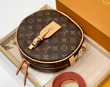 Load image into Gallery viewer, Large Chapeau Crossbody Bag