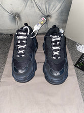 Load image into Gallery viewer, Triple Trainers - All Black