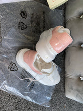 Load image into Gallery viewer, White & Pink Leather Queens