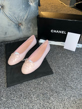 Load image into Gallery viewer, Pink C Flat Shoes