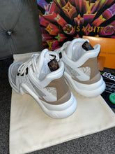 Load image into Gallery viewer, Patterned Arch Trainers