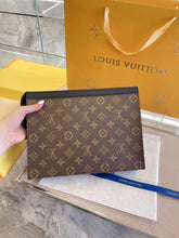 Load image into Gallery viewer, Brown Leather Clutch Bag