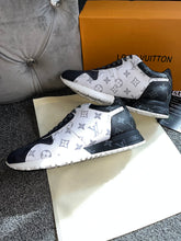 Load image into Gallery viewer, Grey Mens Trainers