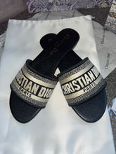 Load image into Gallery viewer, Black Paris Sandals