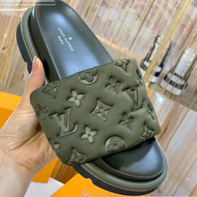 Load image into Gallery viewer, Elastic Suede Pillow Sliders