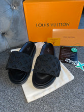 Load image into Gallery viewer, Elastic Suede Pillow Sliders