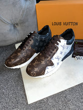 Load image into Gallery viewer, Mens Brown Trainers