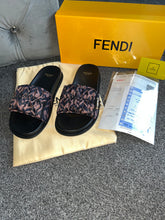 Load image into Gallery viewer, Brown Ruffled Sliders