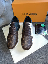 Load image into Gallery viewer, Mens Brown Trainers