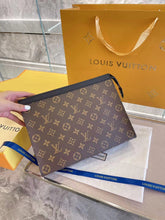 Load image into Gallery viewer, Brown Leather Clutch Bag